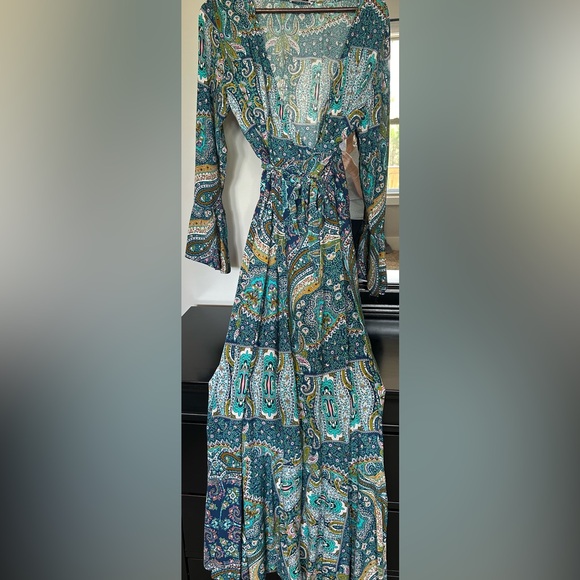 Long sleeve summer wrap around dress. Size L - Picture 6 of 7